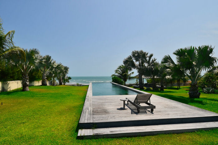 Imagem do imóvel Casa grande com terreno amplo, frente ao mar e piscina no Pontal do Maceió